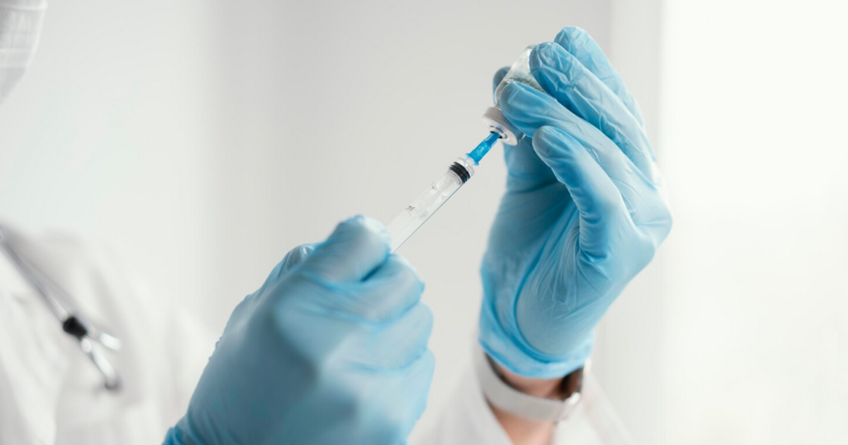 Мурашко: в России первые пациенты получат мРНК‑вакцину от меланомы в 2026 году Мурашко объявил о готовности к старту терапии м...