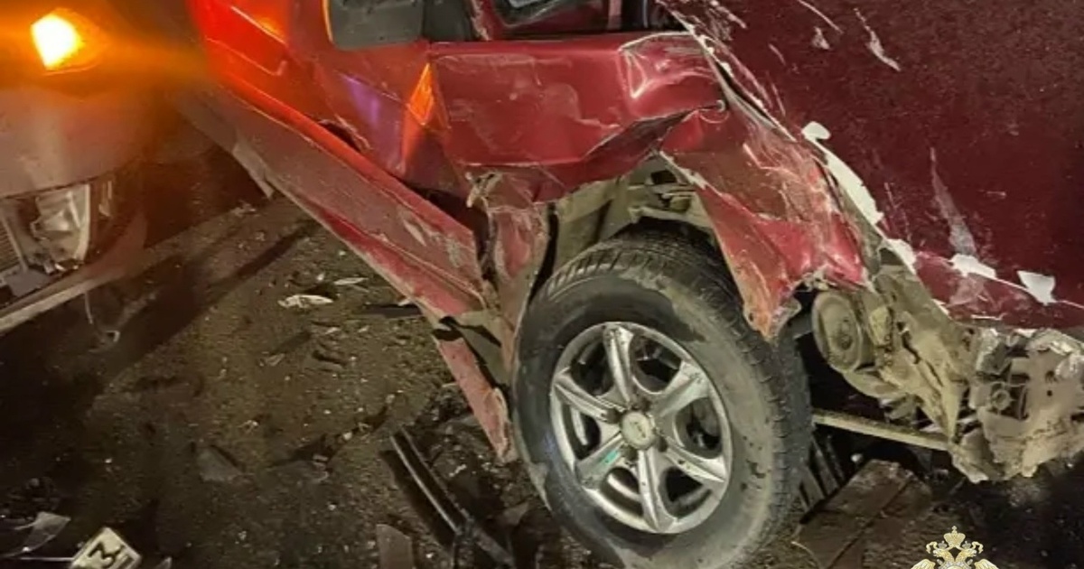 19-летний водитель ВАЗ-2115 не уступил дорогу и столкнулся с Volkswagen в Самаре В результате происшествия водитель отечественно...