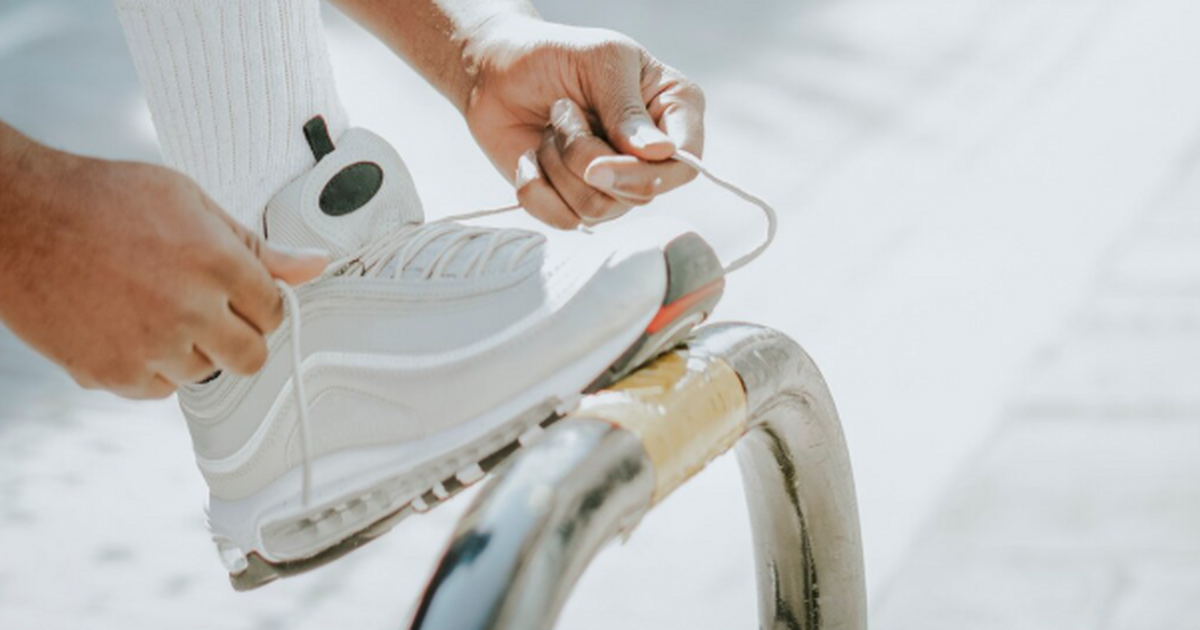 Вонь из кроссовок — больше не проблема: Узнал простой лайфхак, как вернуть свежесть обуви Долго надеялась, что «само пройдёт». Не прошло....