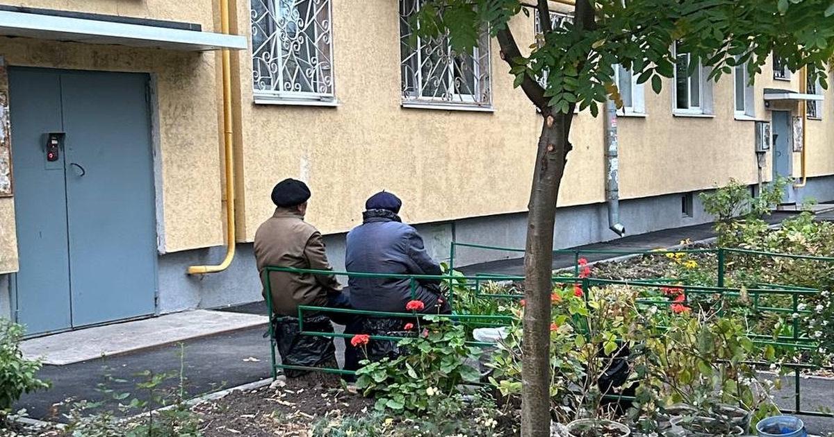 Жить одному — намного полезнее: советы психологов, почему после 60 надо сократить общение с друзьями После 60 лет важно не количество контактов, а и...
