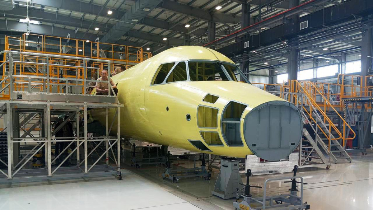 Первый корпус регионального самолета ТВРС-44 «Ладога» прибыл на Урал из Самары Ожидается, что первый полет лайнер совершит в к...