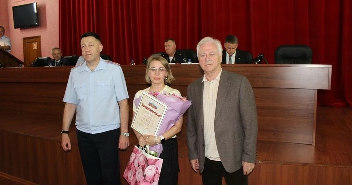 В Тольятти сотрудница банка помогла спасти пенсионерку от мошенников После разговора с клиенткой работник банка дейс...