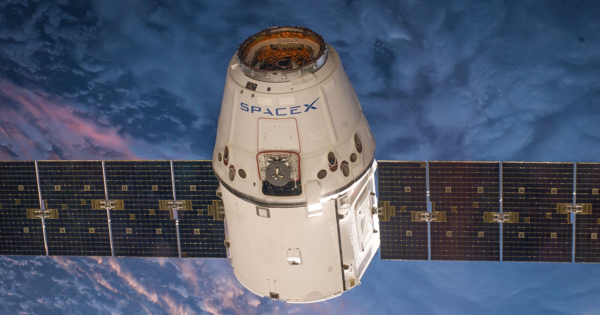 Астрономы опасаются, что при сходе с орбиты отр...