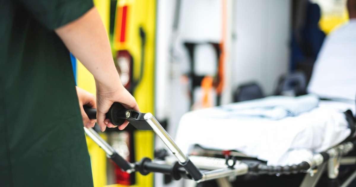 В Москве 17-летний школьник едва не лишился жиз...