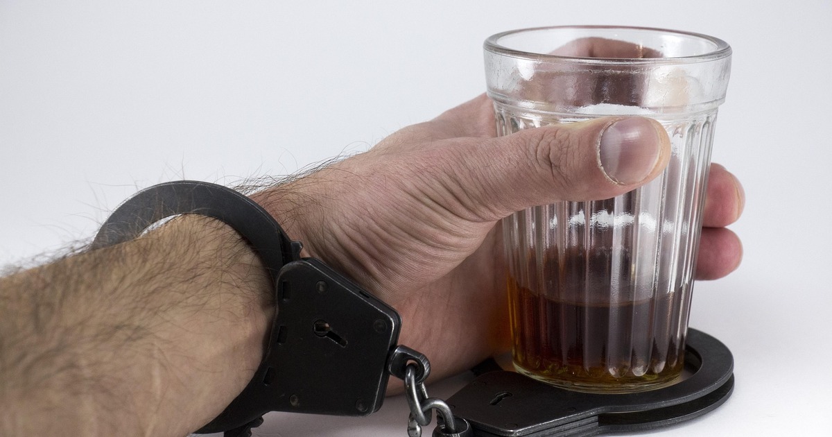 От употребления алкогольного суррогата умерли т...