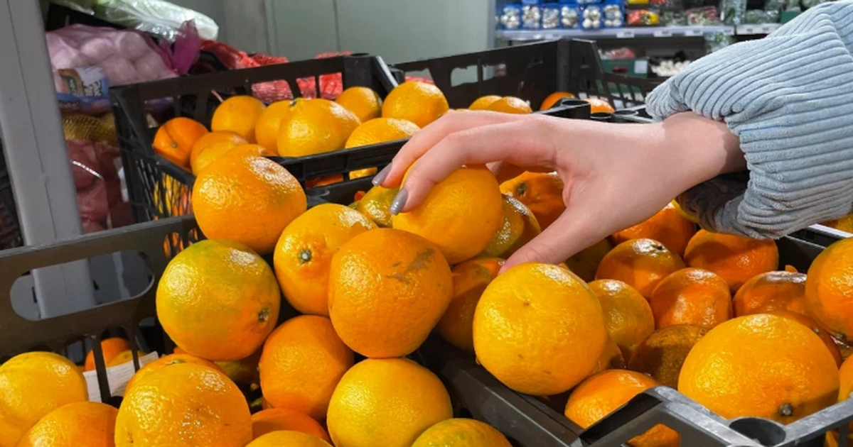 В Европе мандариновые корки на вес золота, а мы тут выбрасываем: здорово помогает в хозяйстве Не выбрасывайте мандариновые корки: 10 способов...