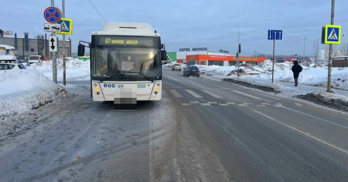 24 февраля в Самаре автобус маршрута №67 сбил девочку на пешеходном переходе Девочку госпитализировали с места ДТП
