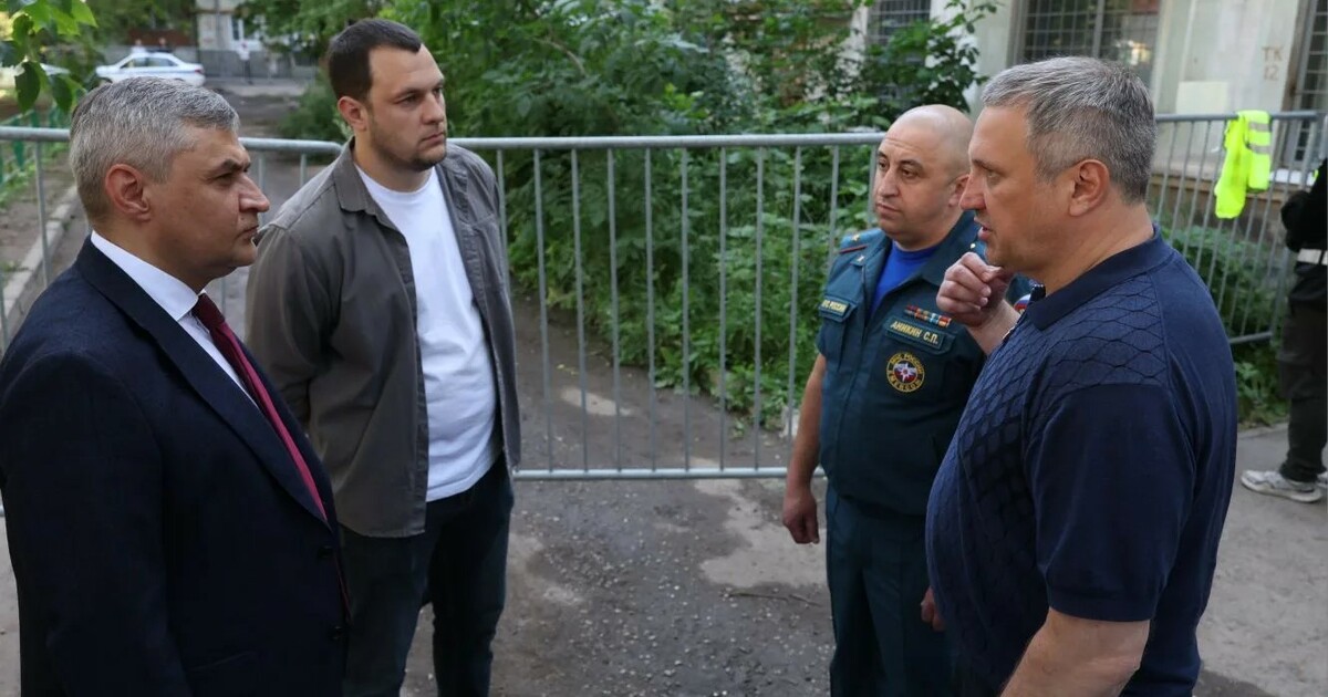В Самаре подготовят заключение о состоянии дома на 22 Партсъезда Иван Носков провел выездное совещание на месте ...