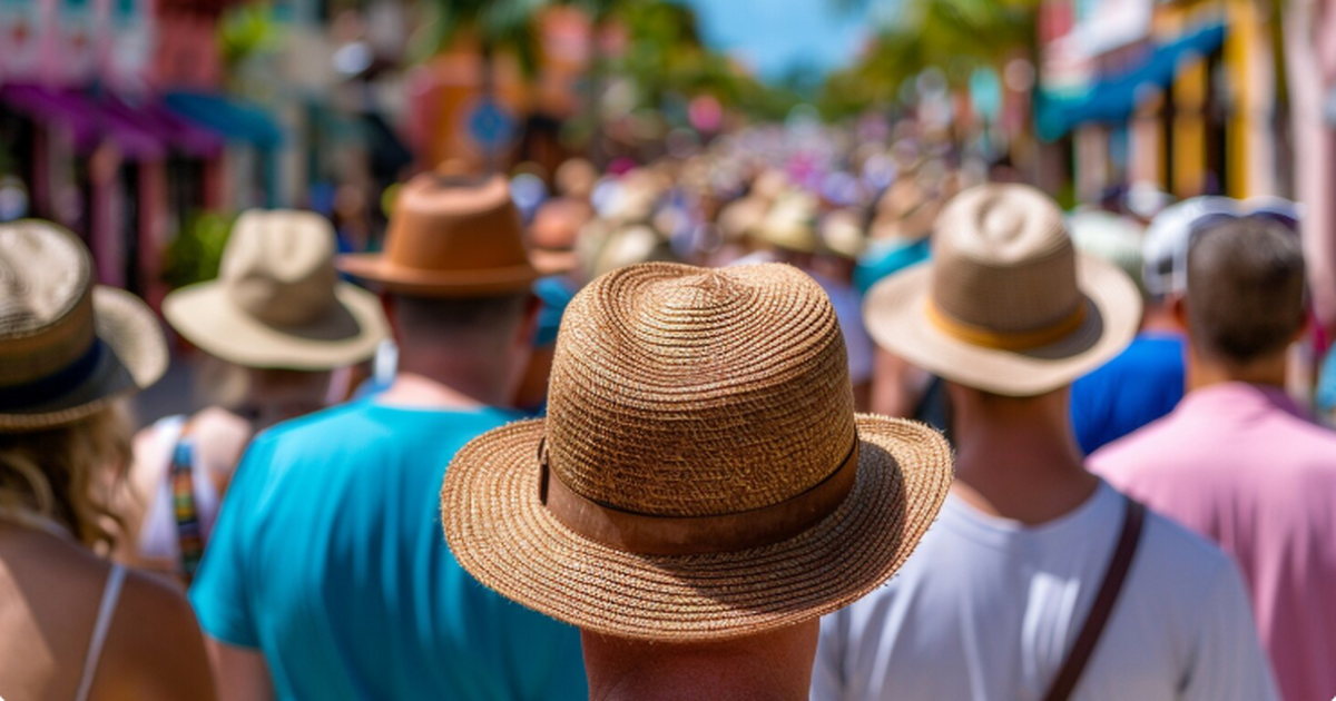 На Кубе на фоне топливного кризиса туристов пер...