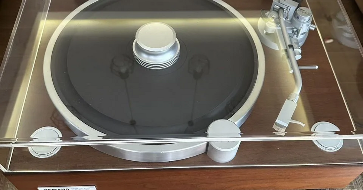 В Самаре нашли подарки с историей: что необычного продают в Новый год Среди них виниловый проигрыватель, мангал и ручка