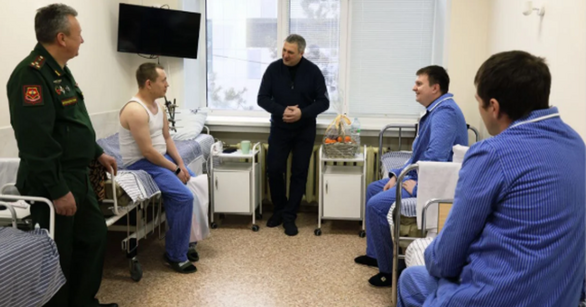 Иван Носков поздравил бойцов СВО и врачей военного госпиталя с праздником В госпитале лечатся солдаты из разных регионов ...