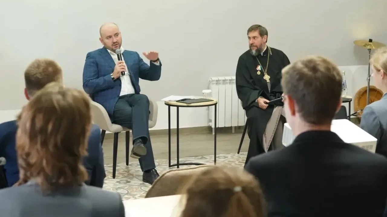 Губернатор Самарской области встретился со студентами академии имени Святителя Алексия Глава области пригласил студентов к участию в с...
