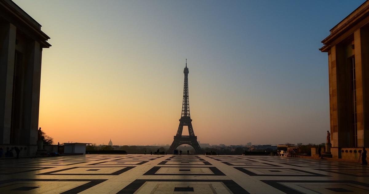 Это пляж Майя Бэй, храм Лемпуянг и площадь Трок...