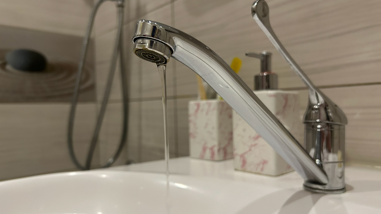 В Самаре порыв водовода оставил без воды тысячи домов и соцобъекты В Куйбышевском районе Самары ночью 30 сентября ...