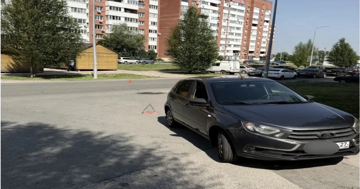 Отечественная легковушка сбила семилетнего мальчика в Самаре на улице Баженова ДТП в Самаре: легковушка сбила семилетнего маль...