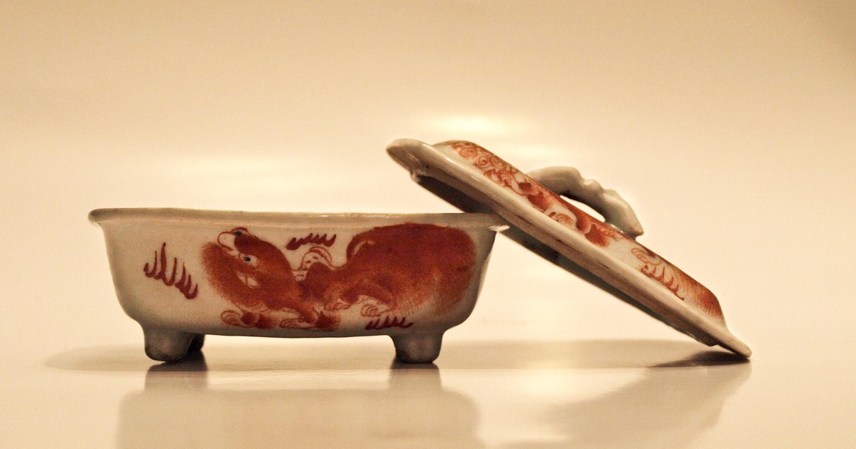 Со дна подняли около 3,5 тонны керамических фра...