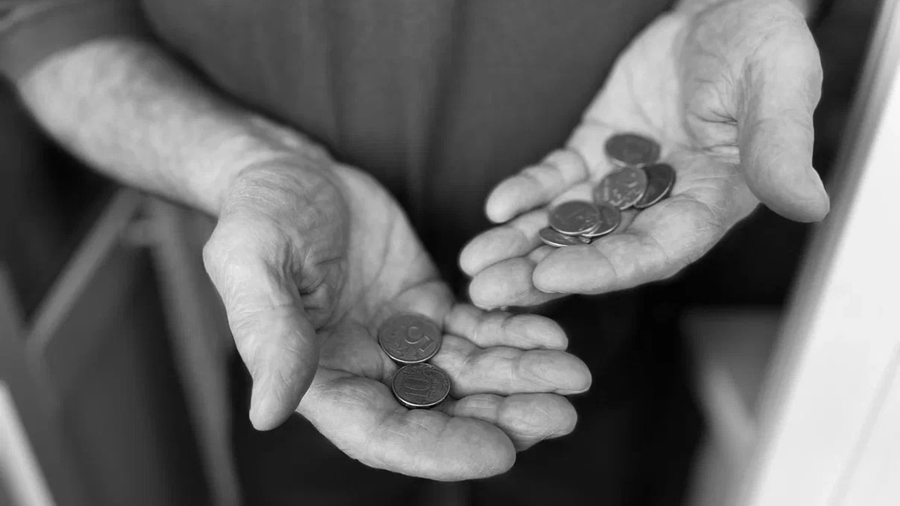 С 19 июля к пенсии прибавят по 2710 рублей. Касается абсолютно всех: и работающих и неработающих В июле 2025 года российским пенсионерам будет н...