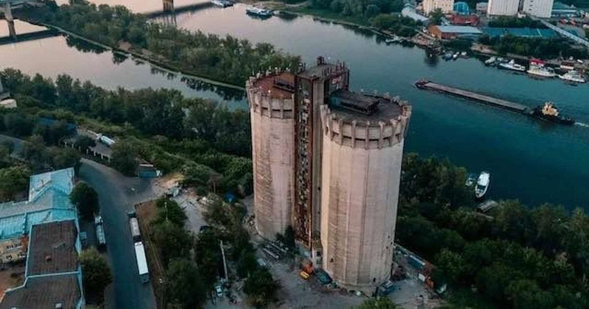 Самарский элеватор расположен за Хлебной площад...