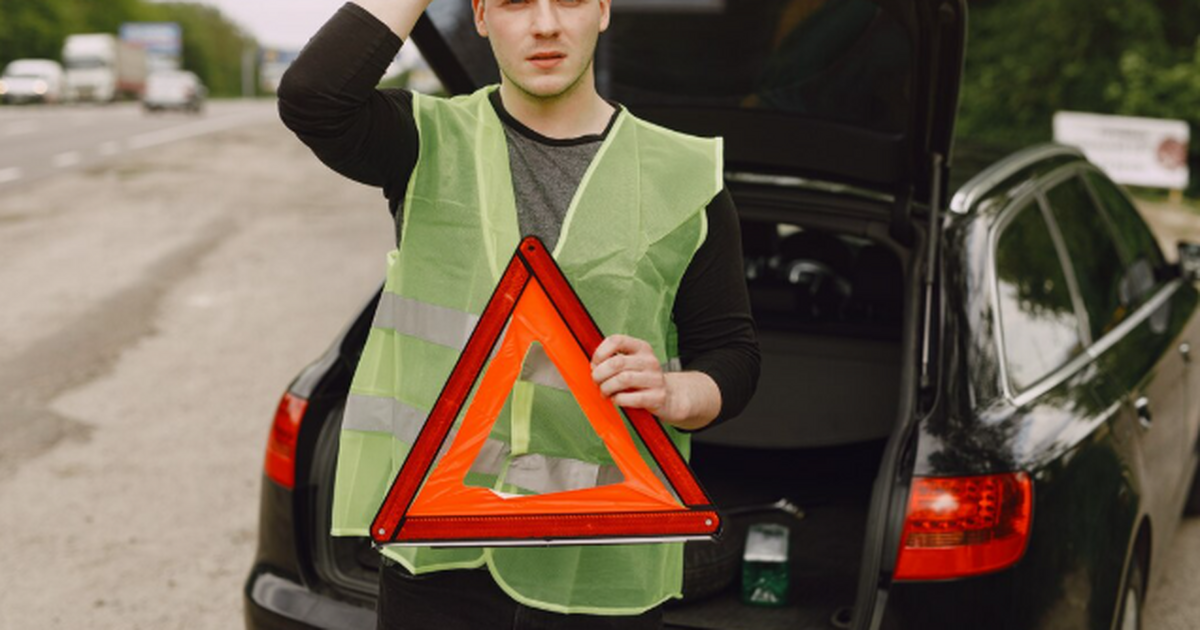 Лучше выходить из-за руля: почему опытные водители всегда покидают автомобиль при беседе с ГАИ Со стороны может казаться: зачем вообще выходит...