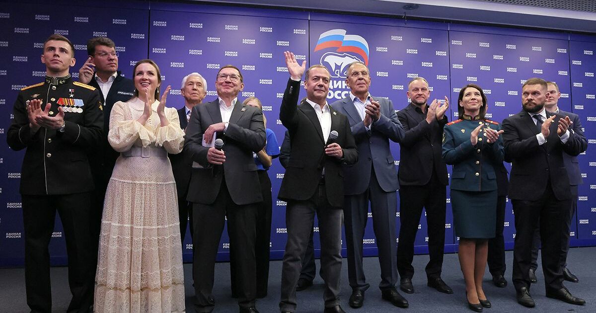 Дмитрий Медведев: Граждане сохраняют доверие к «Единой России» В Единый день голосования состоялось более 2200...