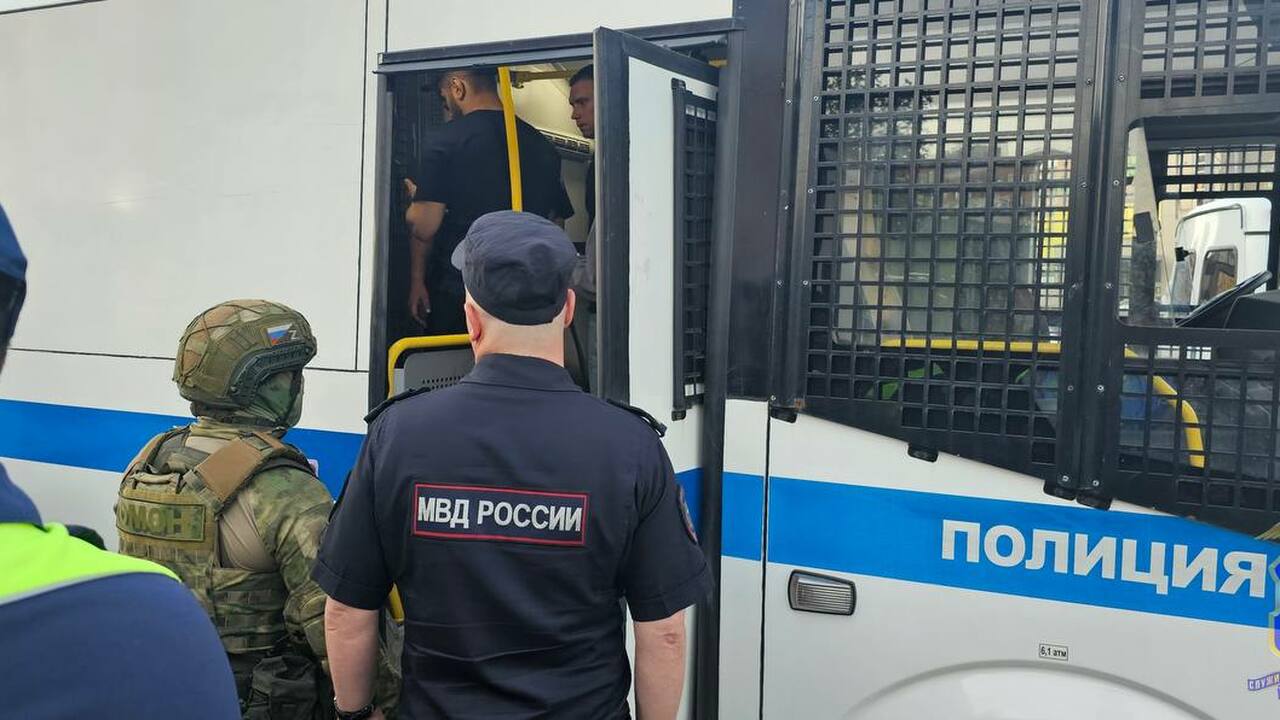 В Самаре полиция и ОМОН провели антинаркотический рейд в баре на Московском шоссе К ответственности привлечены 3 человека