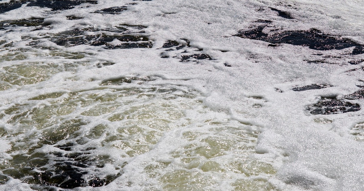 Жалобы на нефтяные пятна под Самарой не подтвердились после проверки Об этом заявили в Волго-Камском территориальном...