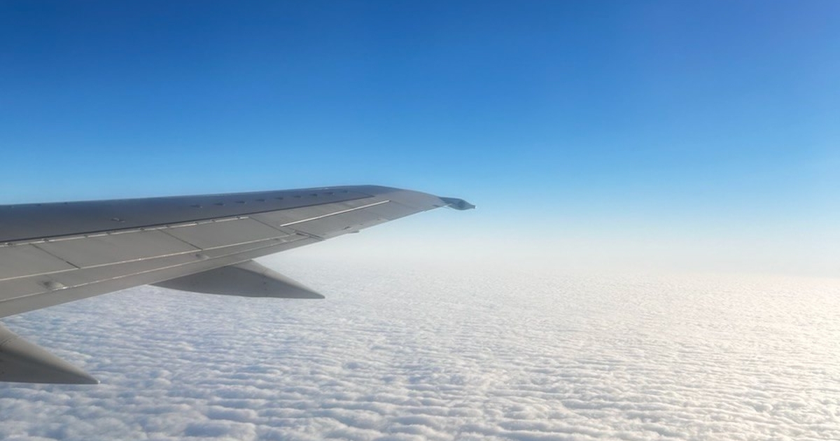 Самарцам объяснили происхождение белых следов за самолетами в небе Вопрос был задан на странице Вячеслава Федорище...