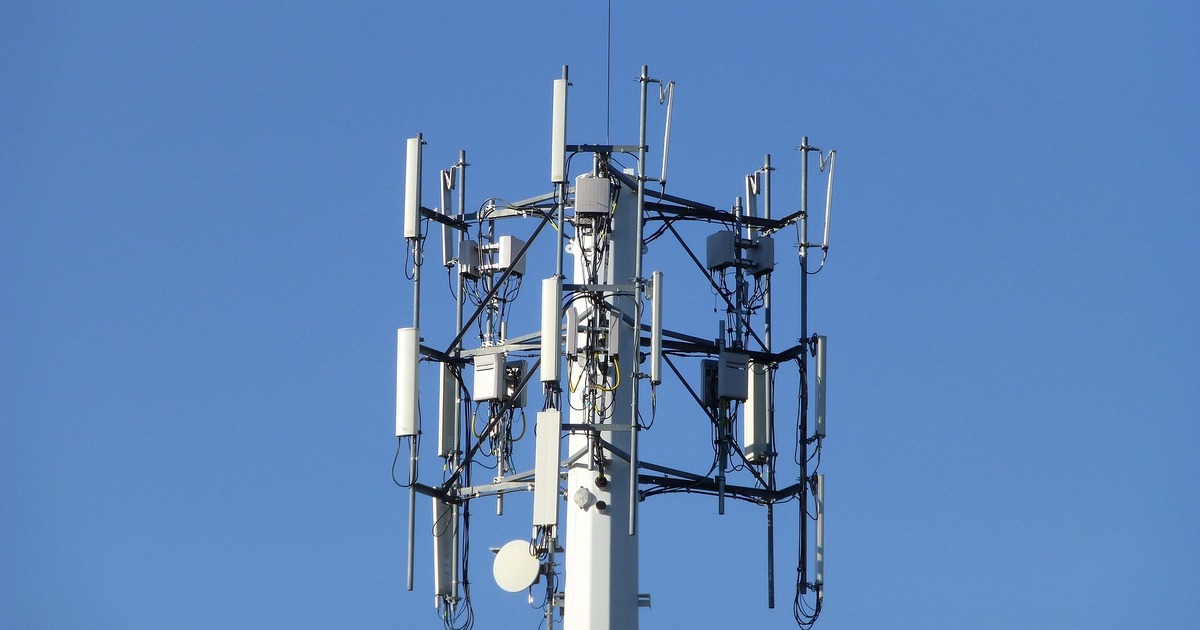 В Самарской области подростки подожгли вышки связи и полицейскую будку Об этом сообщил начальник регионального ГУ МВД ...