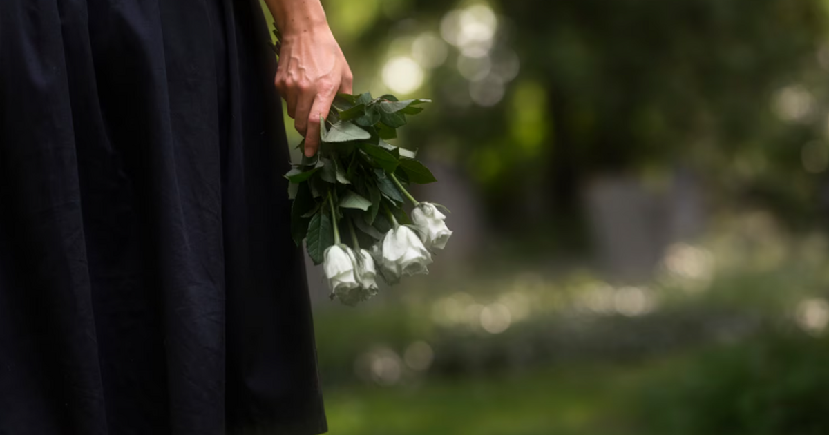 РПЦ допустила кремацию, но напомнила о правилах обращения с прахом Сергей Иванов подчеркнул, что путь души после с...