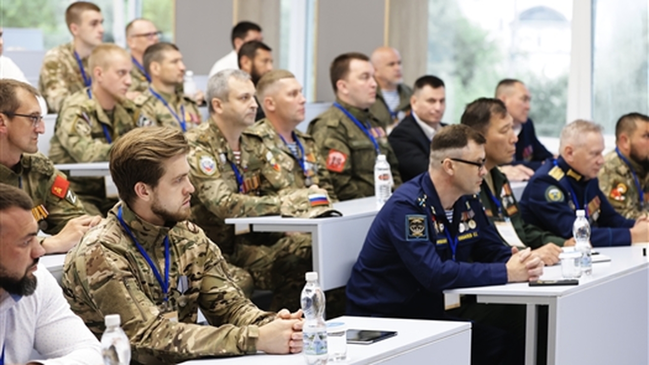 25 июня в Самаре прошли обучение наставники программы "Школа героев" В правительстве области прошел семинар по наста...
