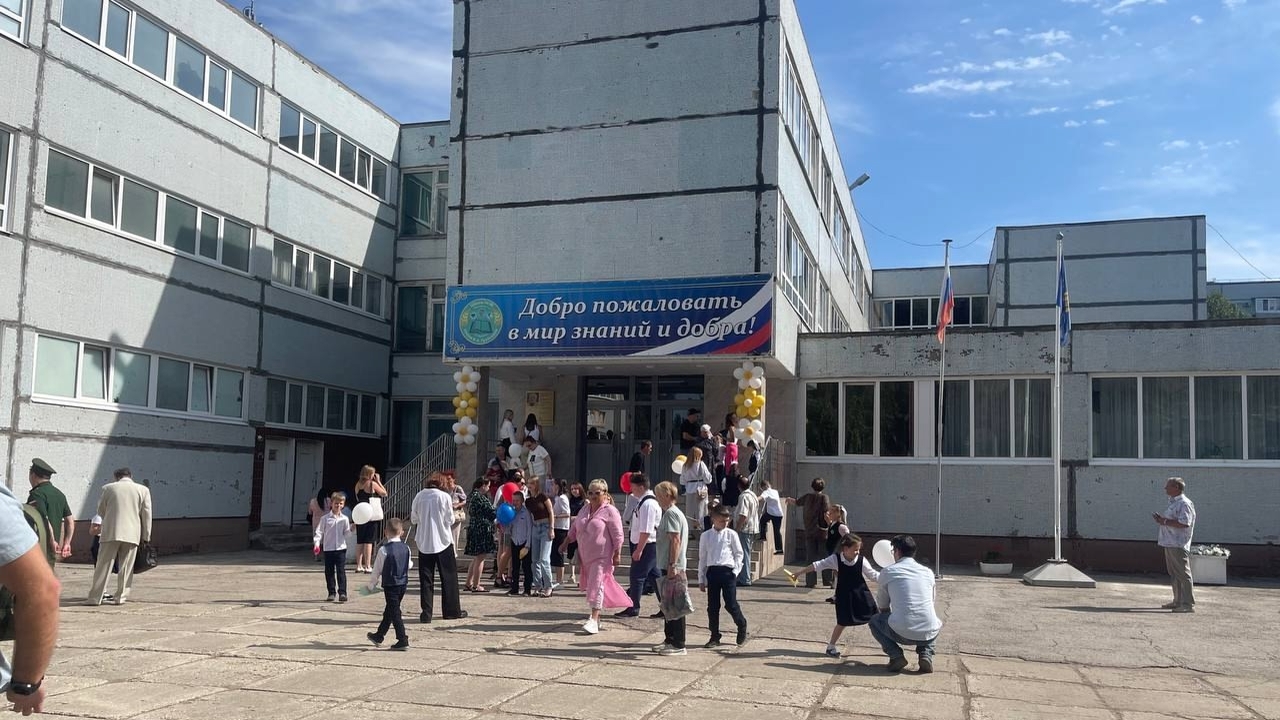 Останина пожаловалась Минпросвещения на переполненность школ и риски для детей Останина направила министру просвещения Сергею ...