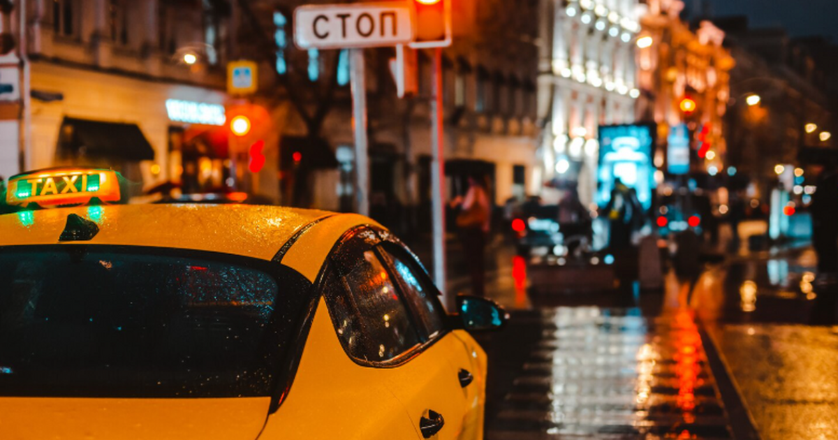Космические цены на такси в России объяснил отраслевой эксперт Эксперт объяснил, почему тарифы на такси в Росс...
