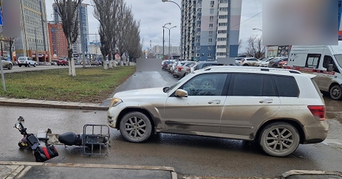 Водитель электровелосипеда госпитализирован с м...