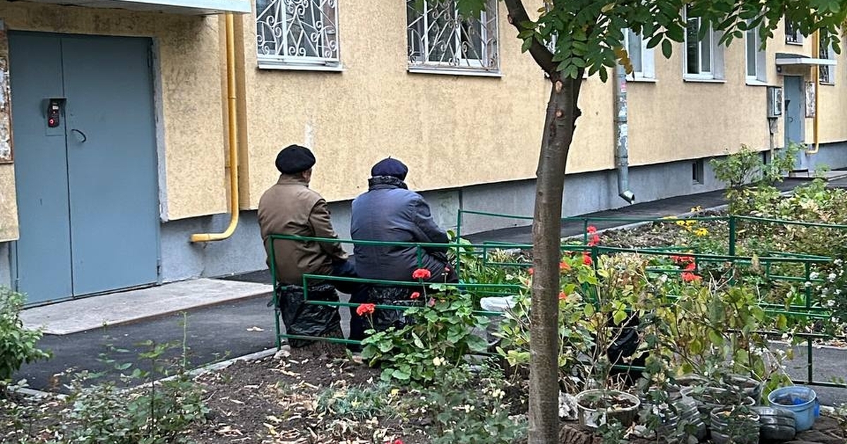 Жить одному — легче и полезнее: психологи объяснили, почему после 60 лучше сократить круг общения После 60 многие пересматривают круг общения. Ра...