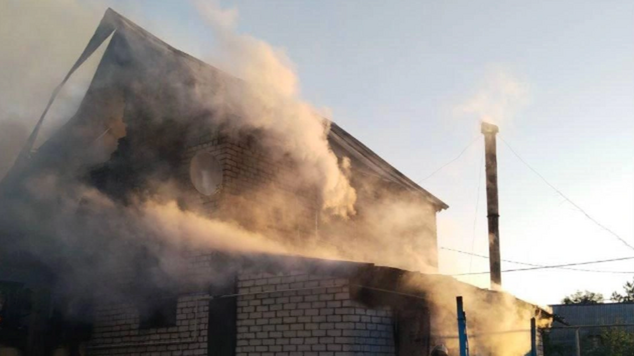 В ночь на 19 июля в пожаре в Самарской области погибли 3 человека Пожар произошел в поселке Подлесный Волжского р...