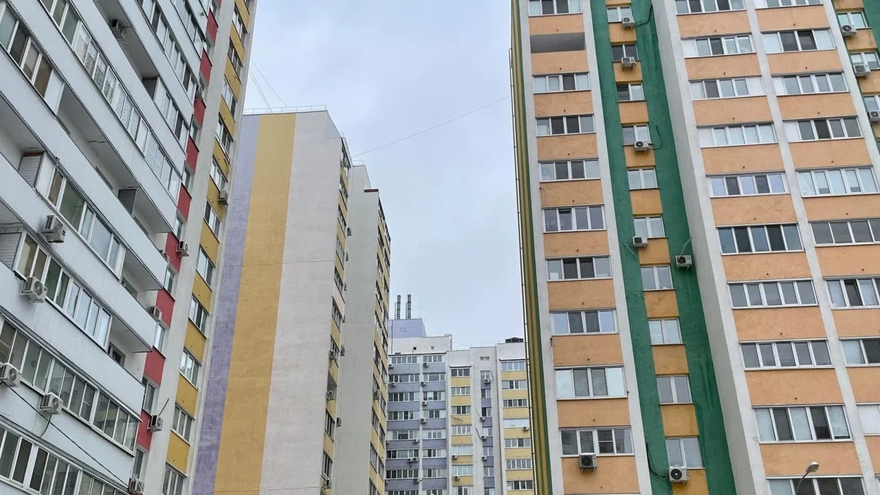 Семиклассник погиб под окнами дома — полиция нашла предсмертное письмо В северной столице на Большой Пороховской обнар...