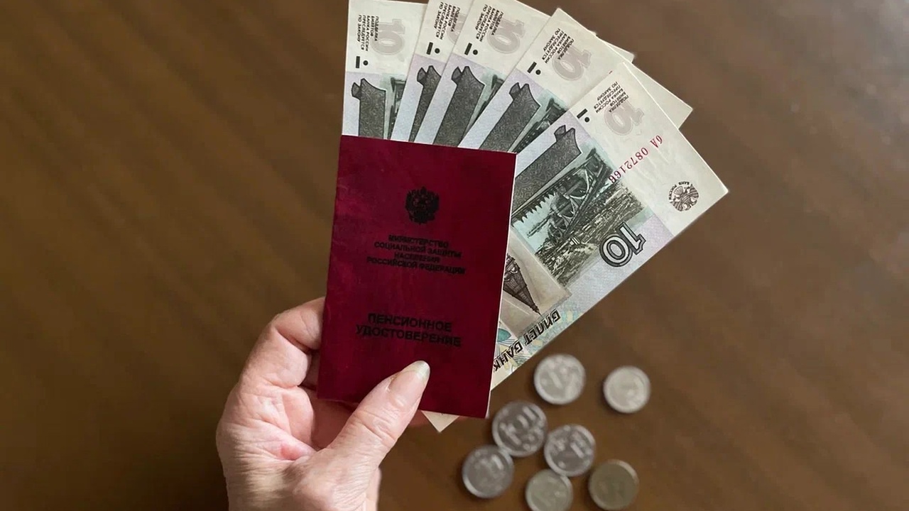 Неожиданная прибавка к пенсии с августа: кто получит доплату без заявлений Проанализируем факторы, определяющие возможност...