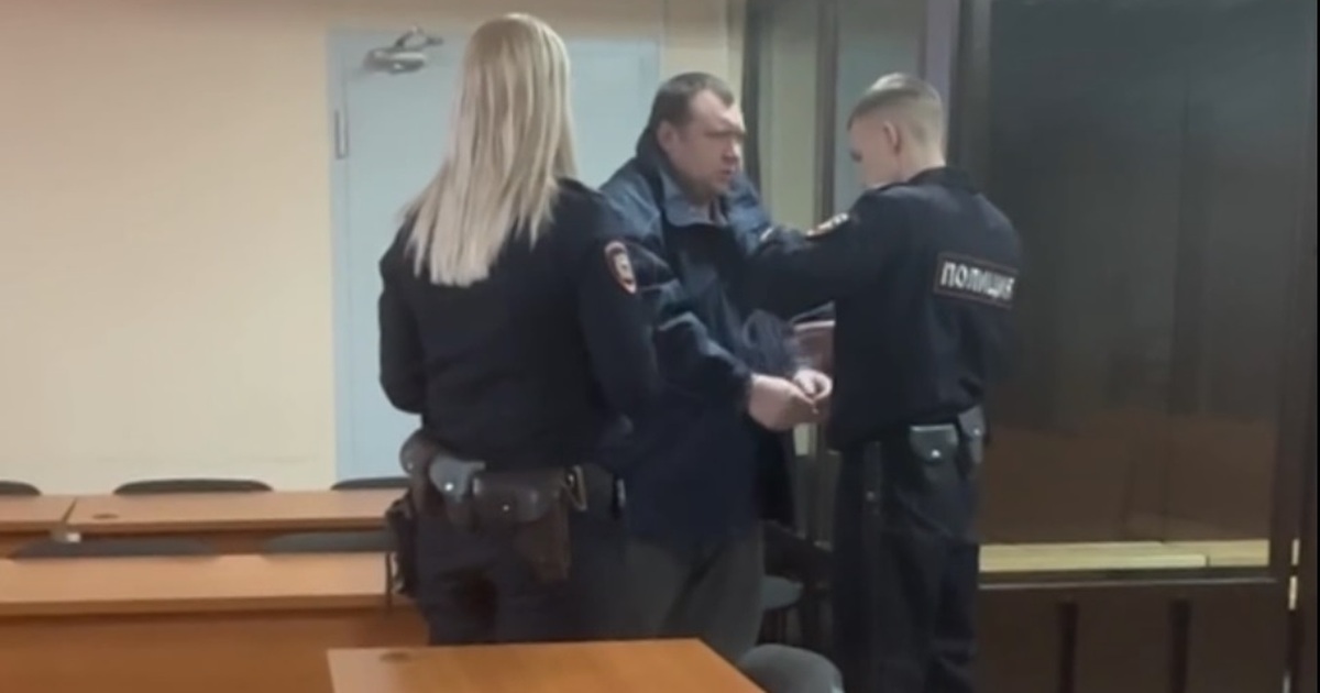 Он был взят под стражу в зале суда