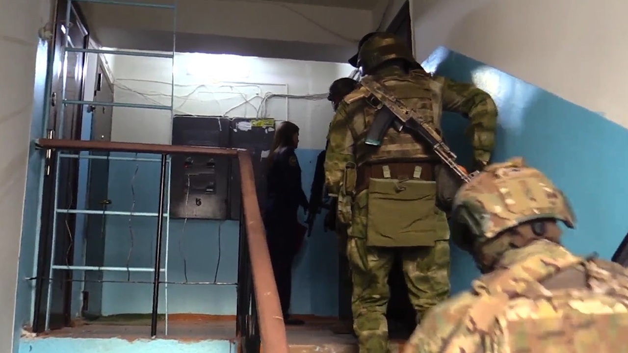 В Самаре задержаны три человека, обвиняемых в организации экстремистской деятельности Операцию задержания провело УФСБ по Самарской о...