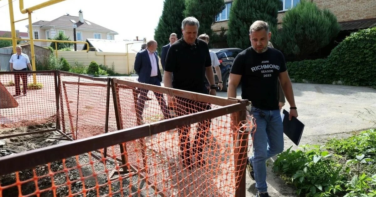 Перекладка сетей ведётся по производственной, и...