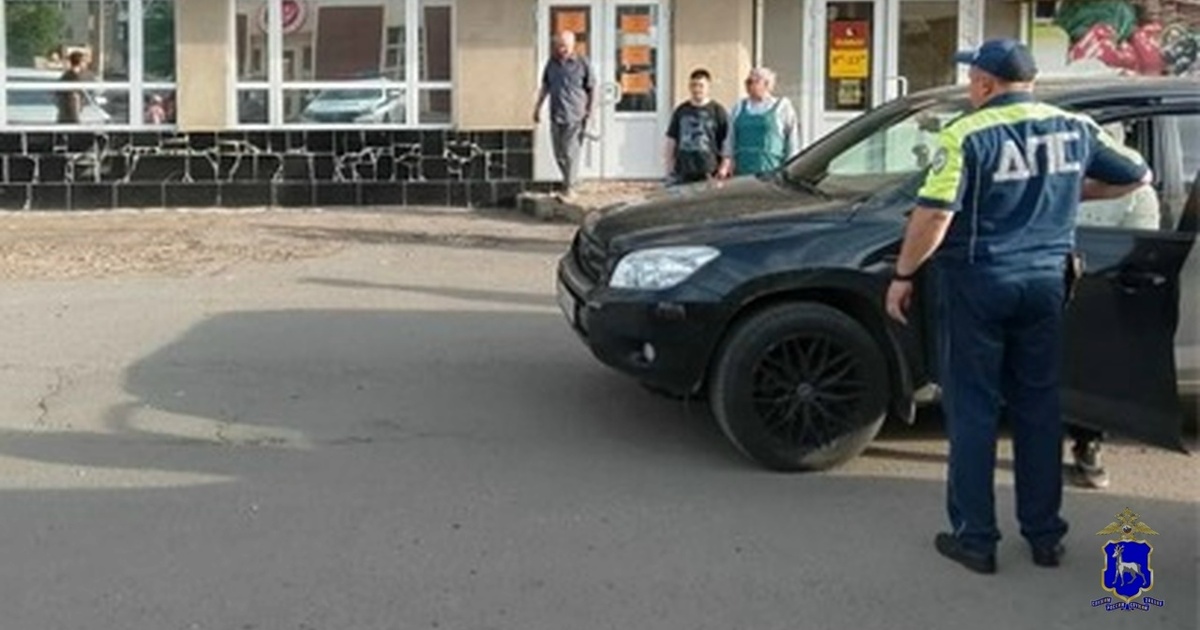 Авария произошла 15 мая в 17:35 возле дома №51 ...