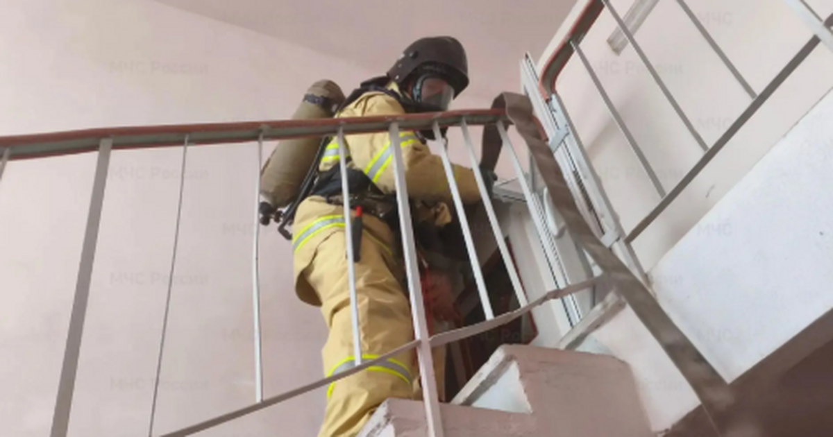 Горели домашние вещи на площади около трёх квад...