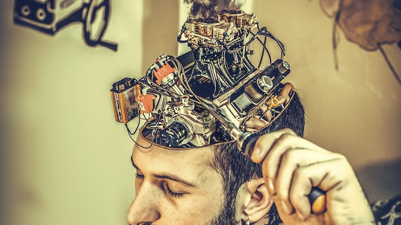 К 2031 Neuralink Илона Маска планирует вживлять нейрочипы 20 000 людям ежегодно Пока устройства проходят этап клинических испыт...