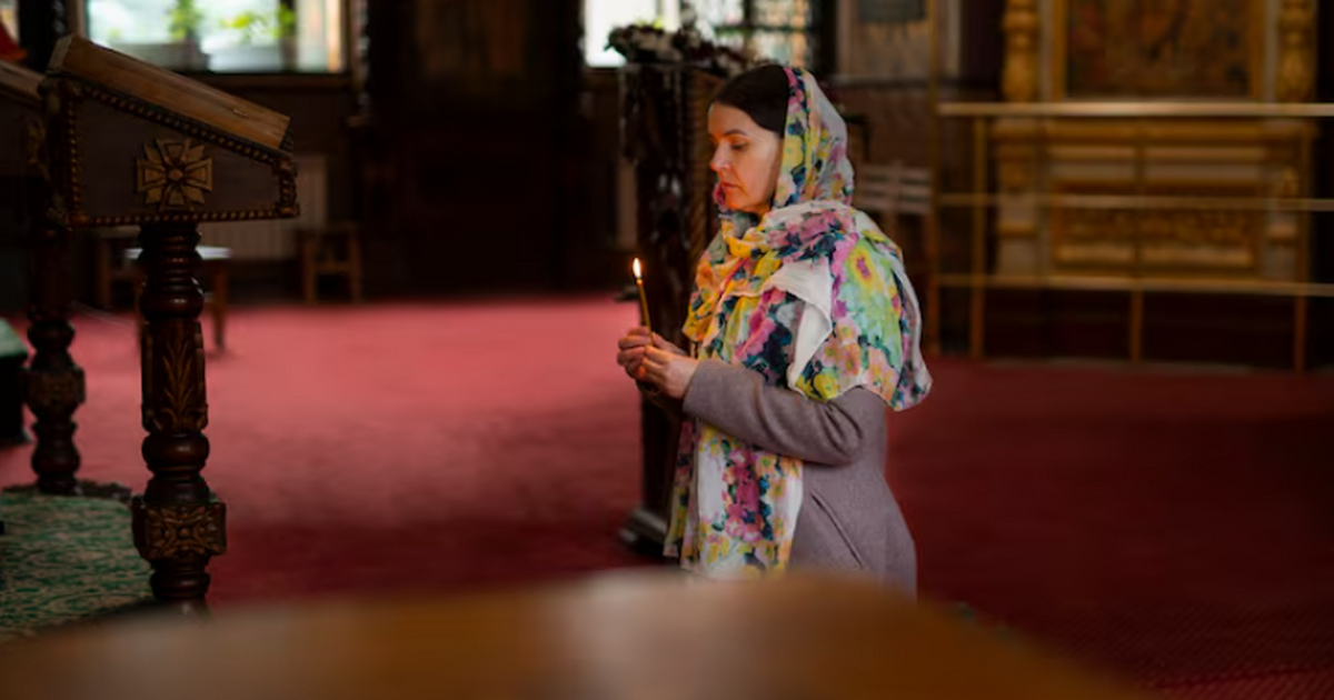 Священник рассказал, как молиться тем, кто не может вставать на колени в храме Отец Антоний Русакевич объяснил, что верующим с...