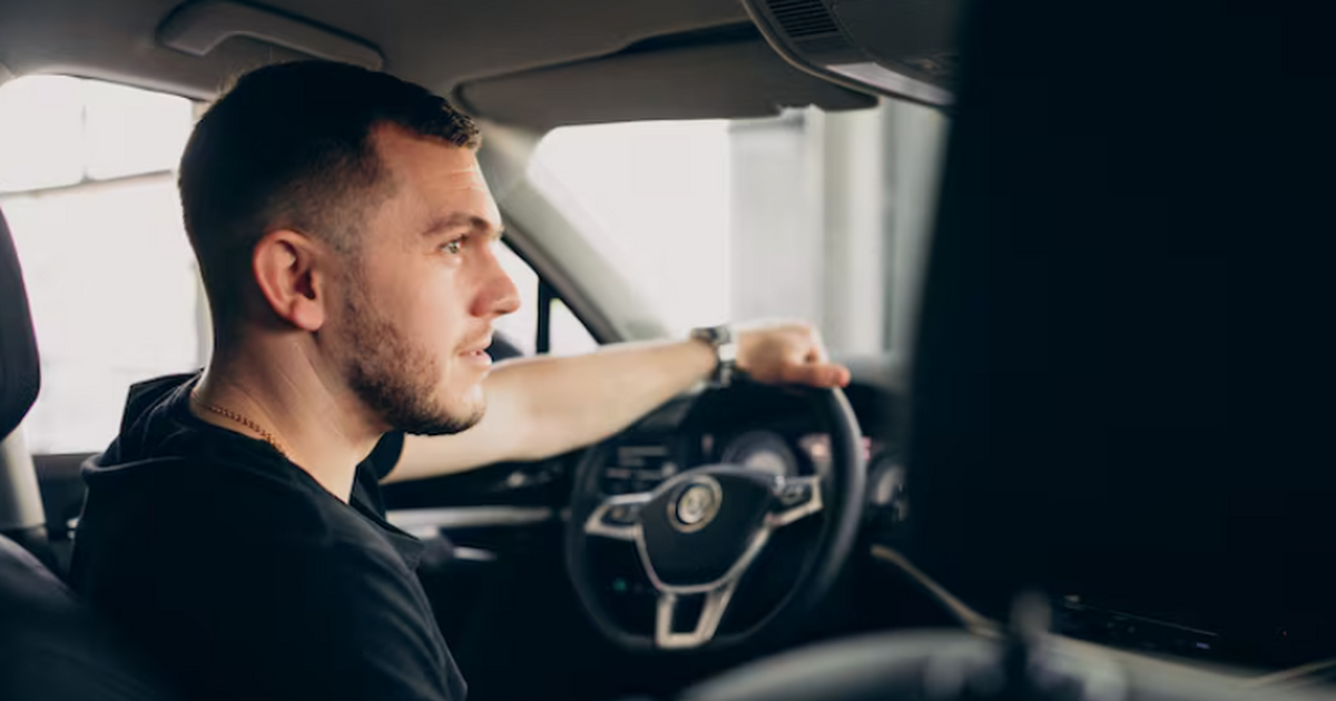 ГАИ: отказ вынуть права из обложки для проверки грозит штрафом или арестом Водителю может грозить административный арест д...