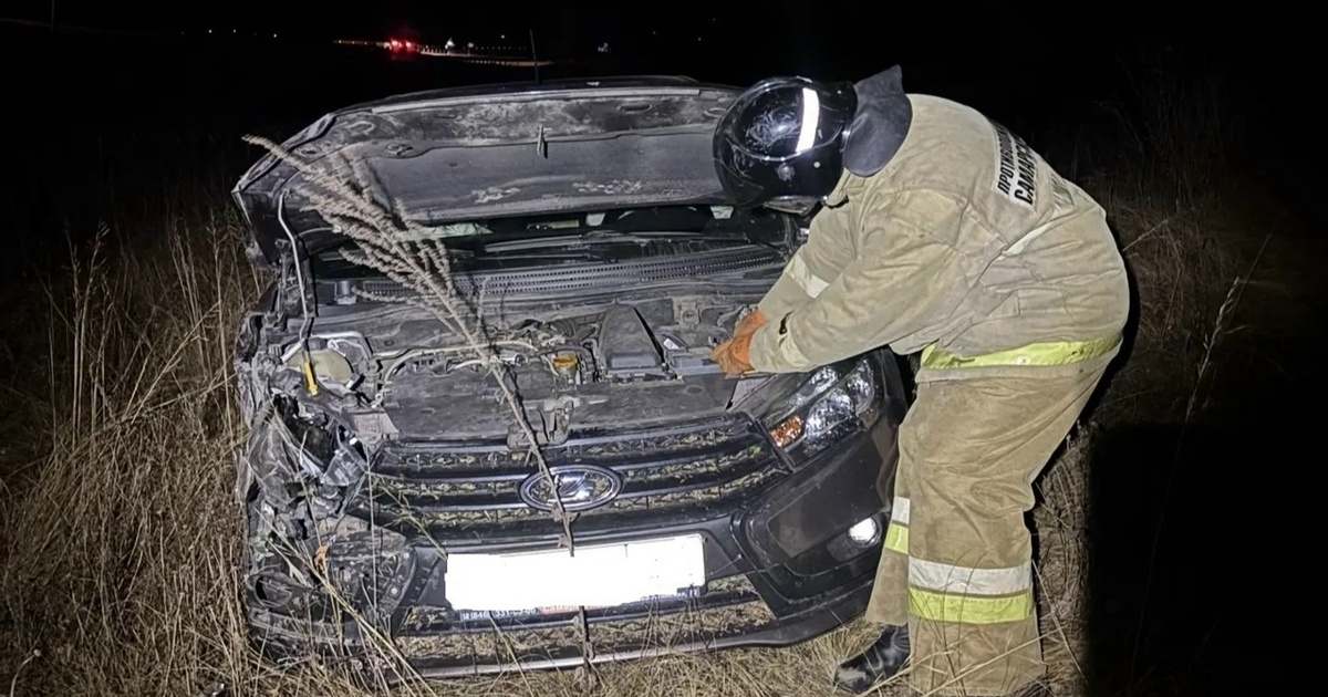 В Камышлинском районе столкнулись две Lada Vesta, пострадали трое Сотрудники пожарно-спасательной части провели а...