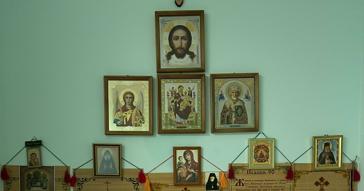 Можно ли держать иконы в разных комнатах: ответ...