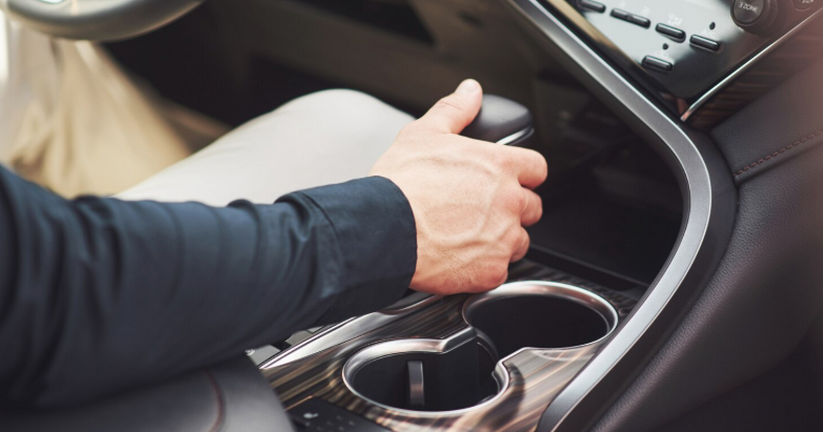 Выдержка 3–5 секунд после включения зажигания п...