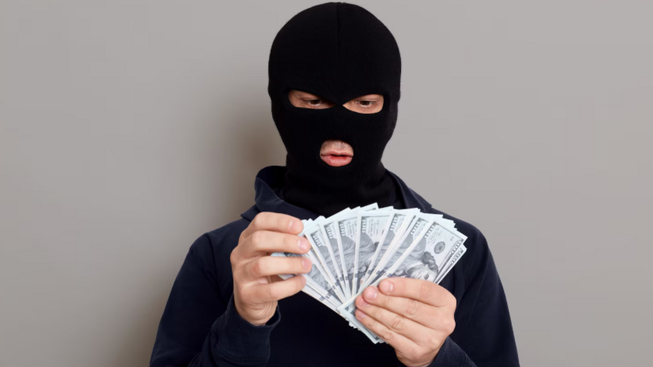 Фишинговые атаки под видом уведомлений ФНС: как действуют мошенники После рассылки уведомлений ФНС о налогах за 202...