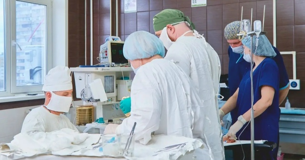 Дефект кости устранили с помощью трансплантата,...